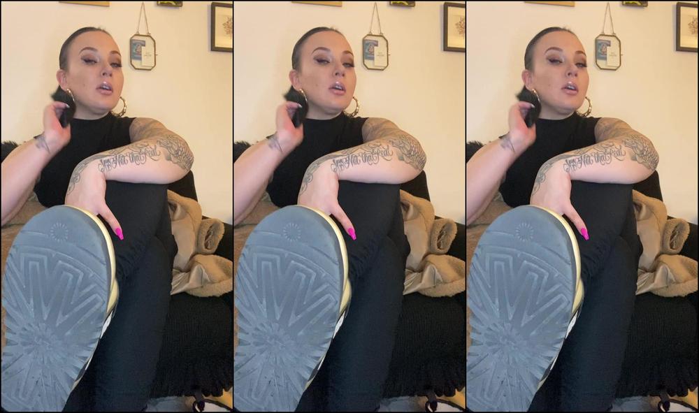 Anushkavelvet I Ve Been Out And About Today Wearing My Sweaty Ugg Boots They Made My Feet Extra Stink