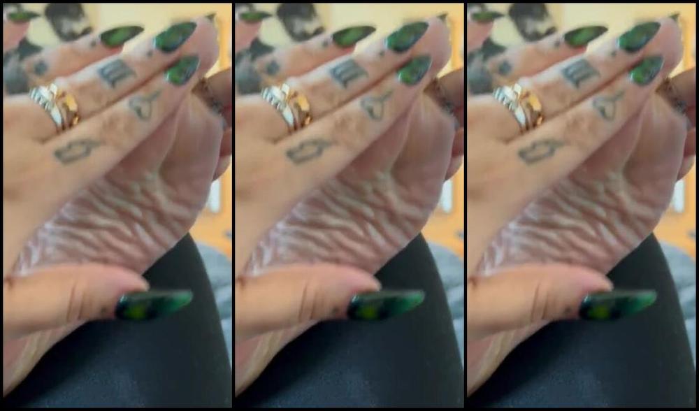 Latinamarina Onlyfans Time To Oil My Feet On This Fine Soleful Sunday Wish It Was You Tho Enjoy This Gift