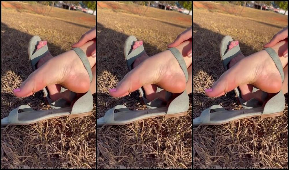 Pezinhos Da Amora Aka Amorafeetofc Onlyfans A Hot Shoeplay Loose Your Mind