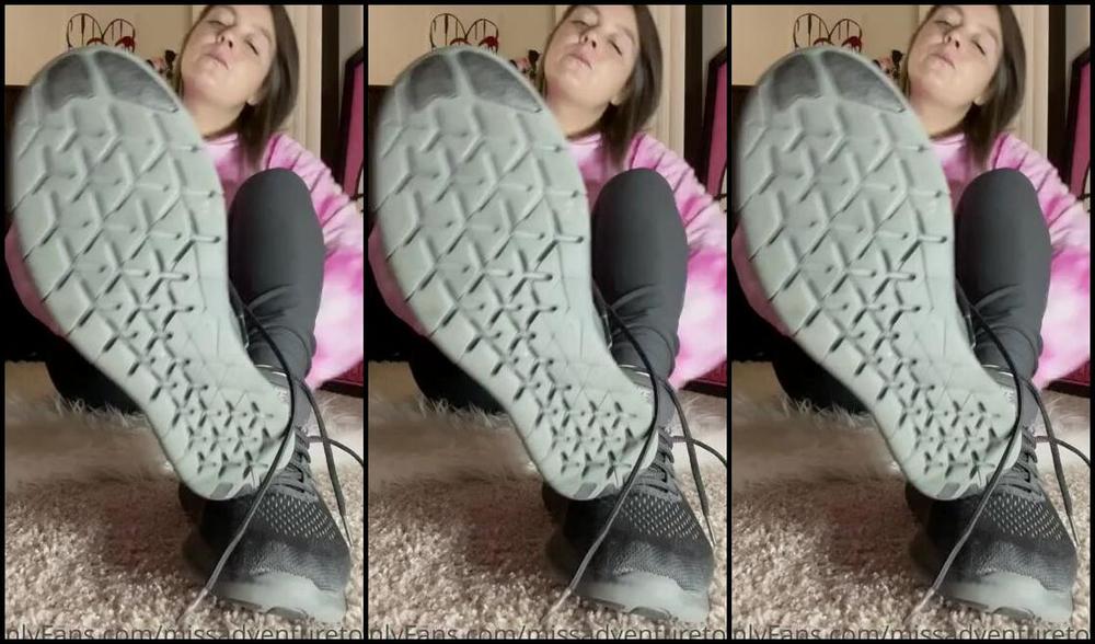 Adventuretoeskat Nicknamed Missadventuretoeskat Onlyfans I Ve Been Shopping All Day Let Me Peel These Off For You Can You Smell Them From There My Favorite