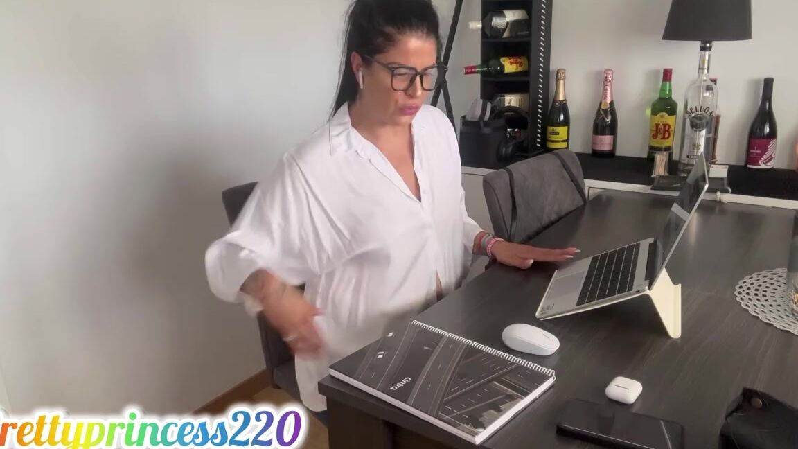 Prettyprincess220 09 07 2024 Onlyfans Video Tu Secretaria Y Cumple Con Los Pedidos Del Jefe