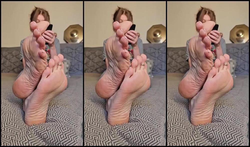 Olga Infinity Aka Olganovem Onlyfans You Spy On Me When I Ignore You Cross Feet