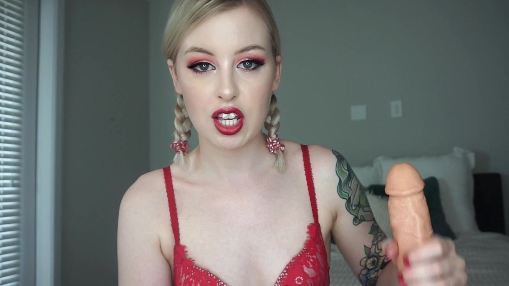Blonde, Dildos, Handjobs, Lipstick Fetish, Solo Female mystie mae making you cum in 5 minutes ManyVids