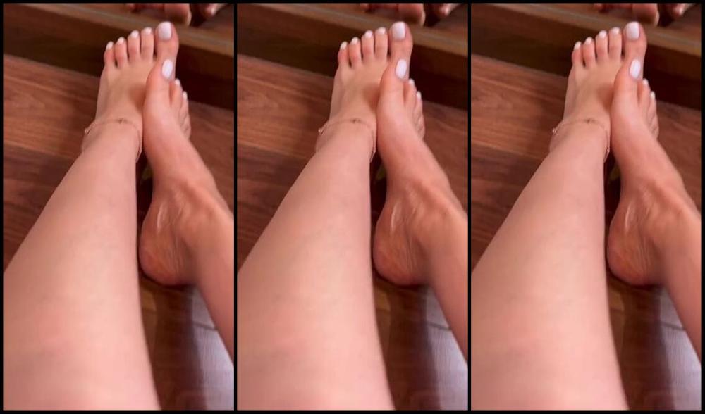 Simply Milena Nicknamed Simplymilena Onlyfans Would You Rather Have My Legs Wrapped Around You Or My Toes In Your Mouth