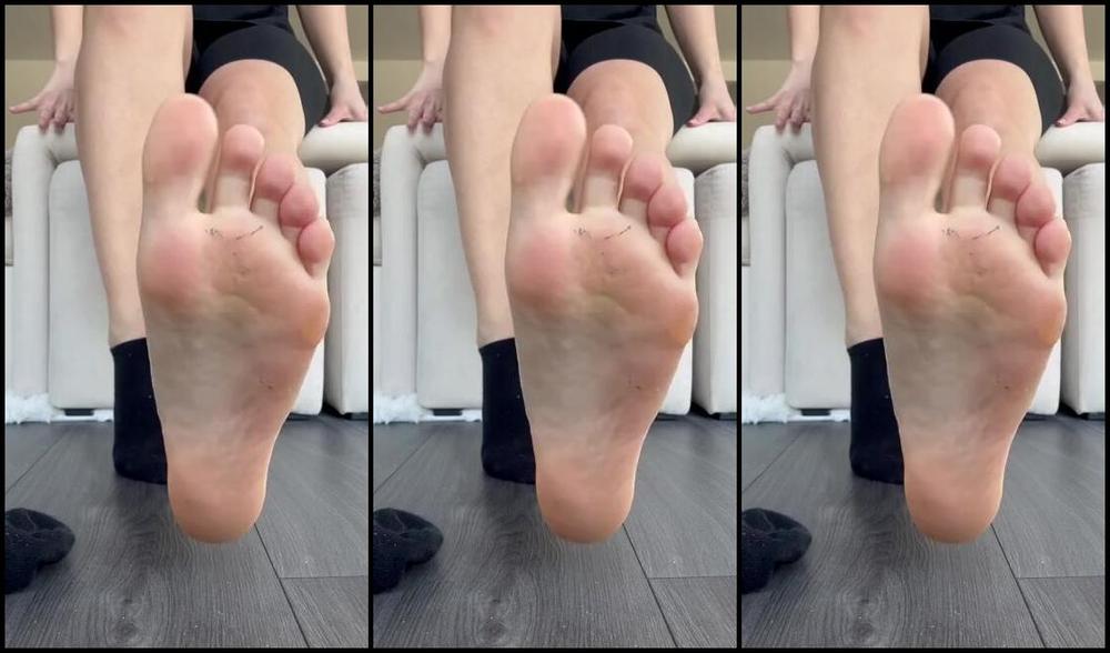 Sarina Jones Nicknamed Sarinajones 05 02 2025 Onlyfans Video Im Taking Off By Black Socks To Present You My Bare Soles Die You Noticed The