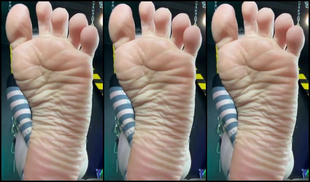 Jupiter Domina Nicknamed Jupiterdomina Onlyfans Playspace Swing Was The Best Idea