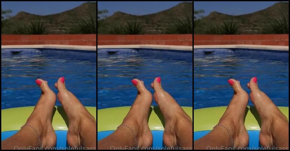 Solefulsassy Onlyfans Mmm Be Nice To Have My Toes Sucked In The Pool