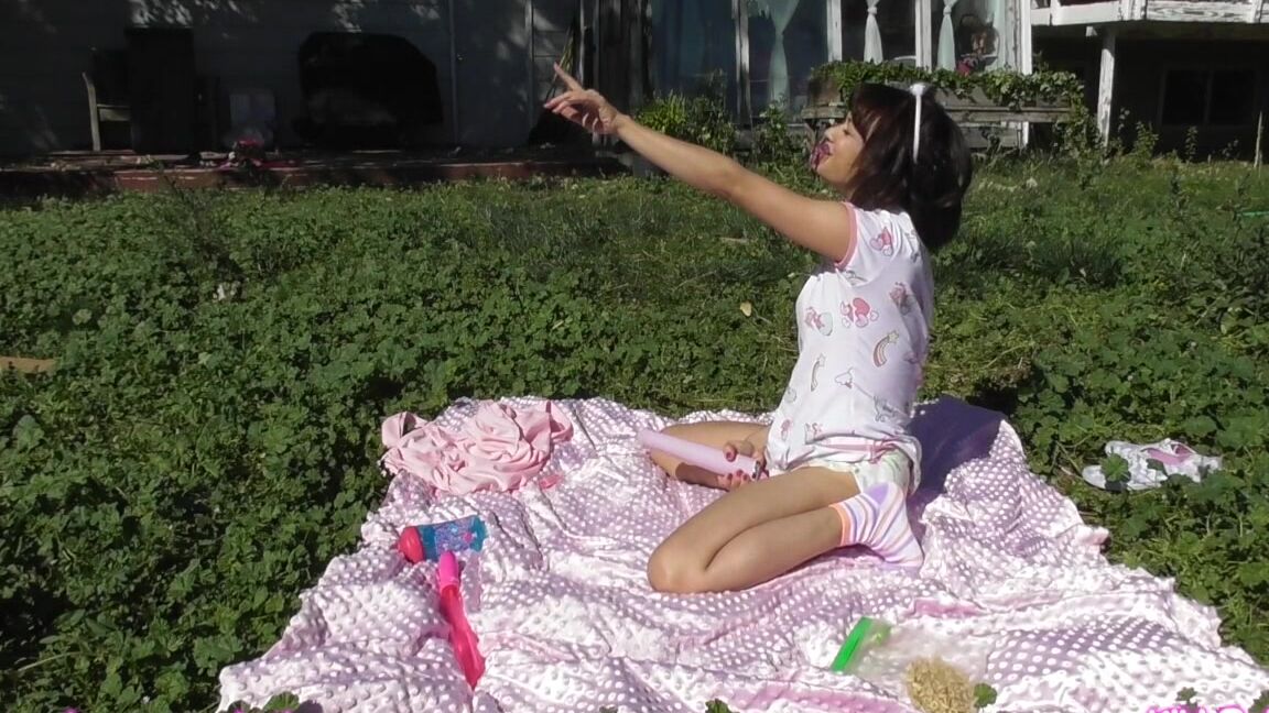 Kiki Cali Backyard Blankie Cummies