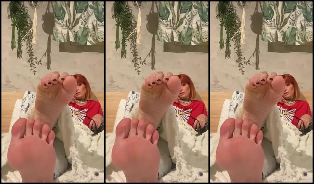 Tokyoinkft Onlyfans Sono In Pigiama E Ho Deciso Di Rilassarmi Guardando Una Serie Tv Ma Il Mio