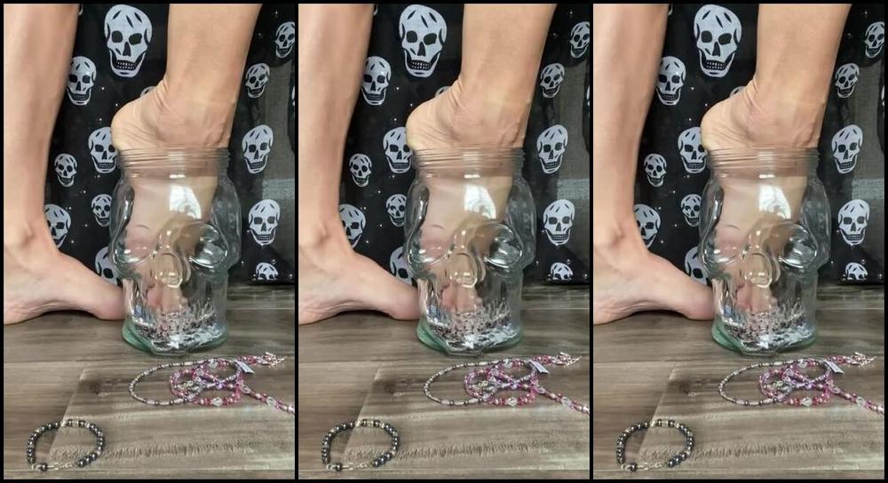 Lezlyan Nicknamed La Little Dancer Feet Onlyfans I Can T Keep My Feet Out Of The Jewelry Jar Digging For Jewels This Halloween