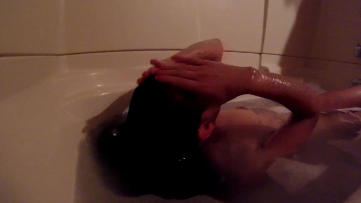 All Natural,Bathtub Fetish,Brunette,Bubbles,Hair Washing lilysage washing hair in bath ManyVids