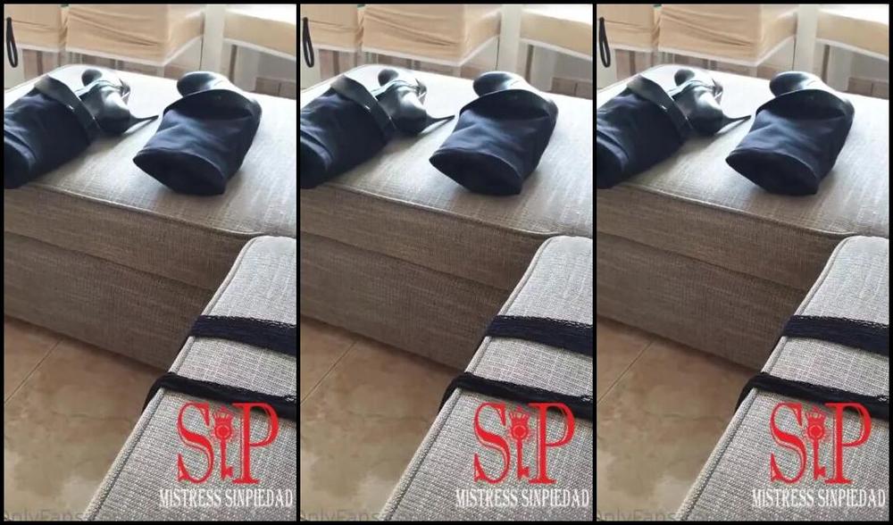 Mistress Sinpiedad Nicknamed Sinpiedad Onlyfans Look At My Legs I Got Some Nylons Marks Worship