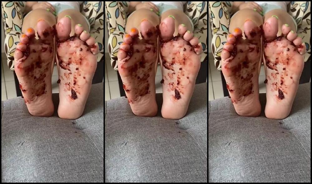 Erin Aka Thegoddesserin Onlyfans Looking Forward To Find A Tongue Able To Clean The Strawberry Jam Off My Soles