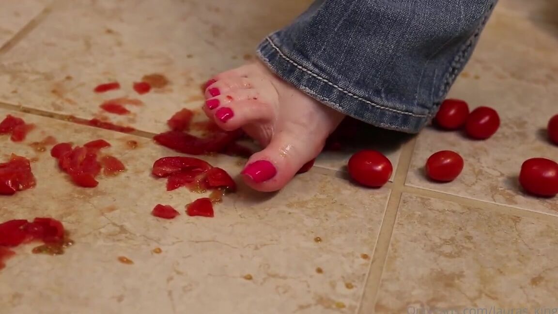 Lalalaura Nicknamed Lauras Kingdom 06 29 2020 Onlyfans Video Lauras Messy Roma Tomatos