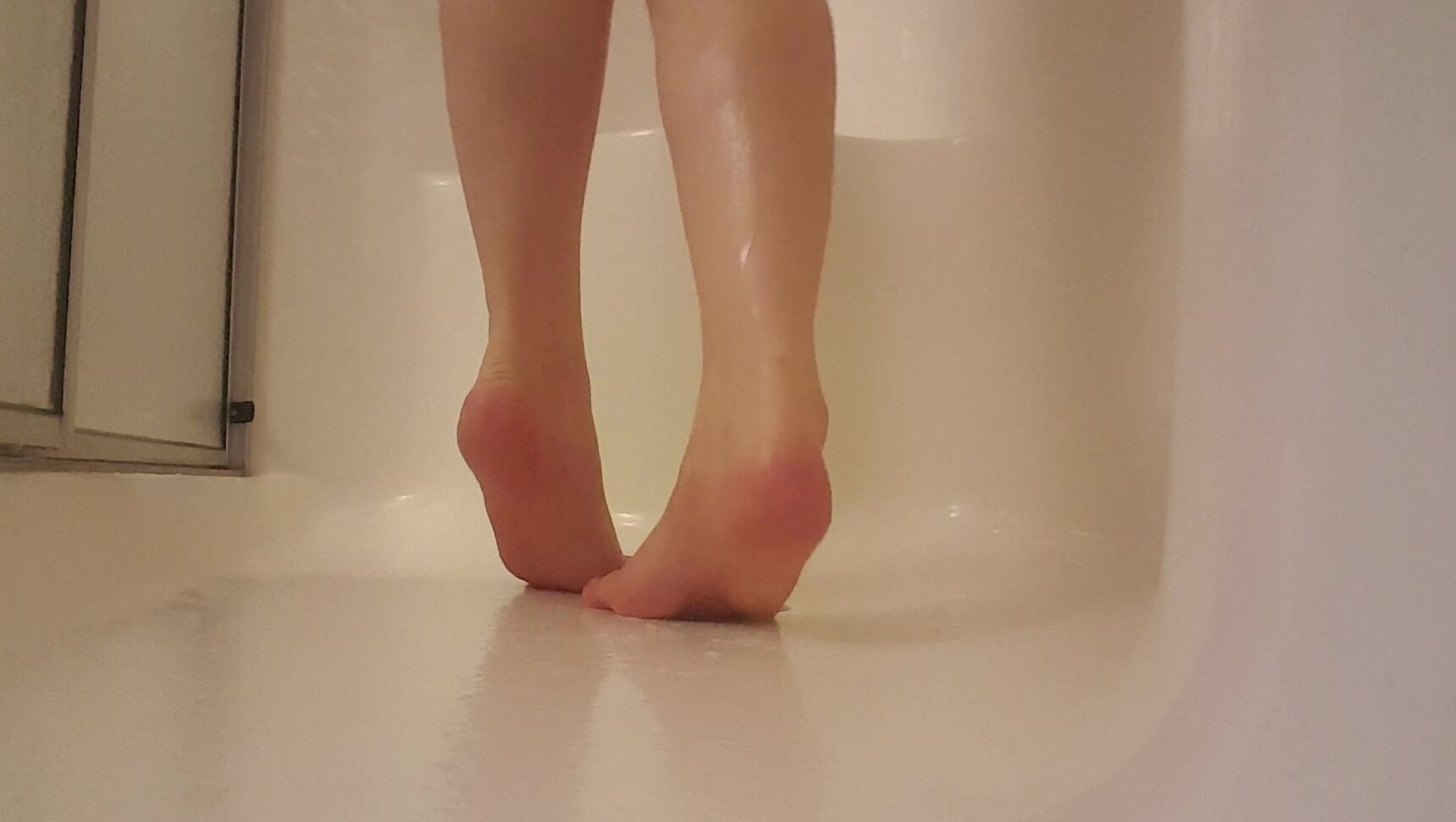 Frostyprincess Wet Naked Feet