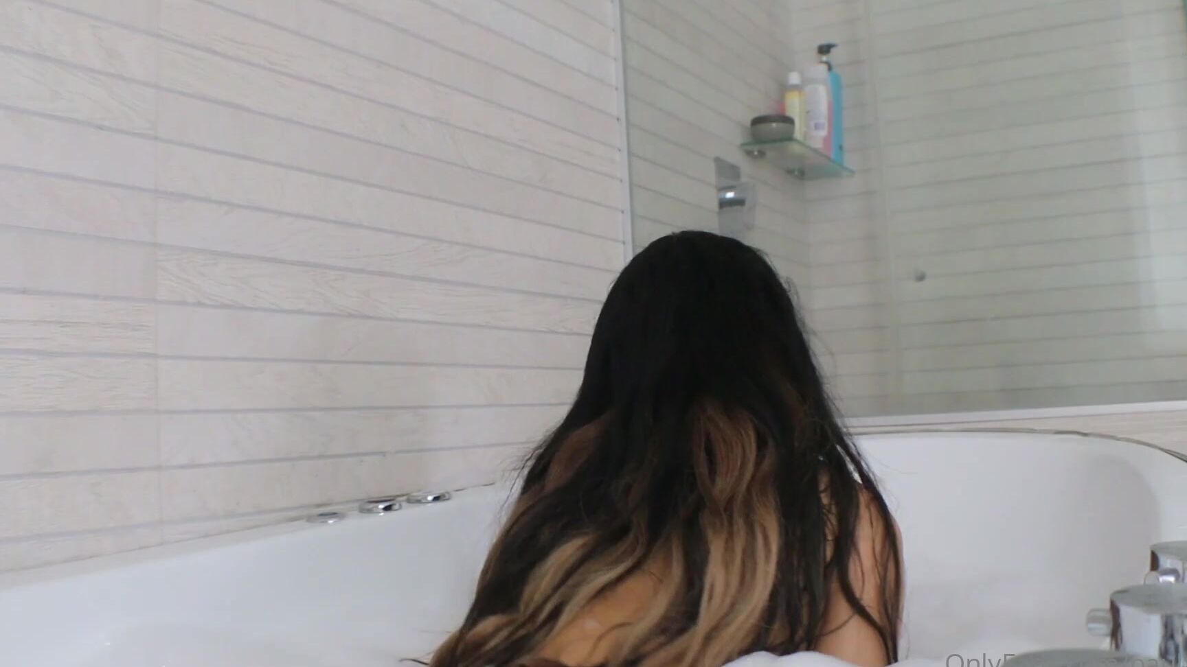 Paula Fer I Love Taking A Sexy Bubble Bath