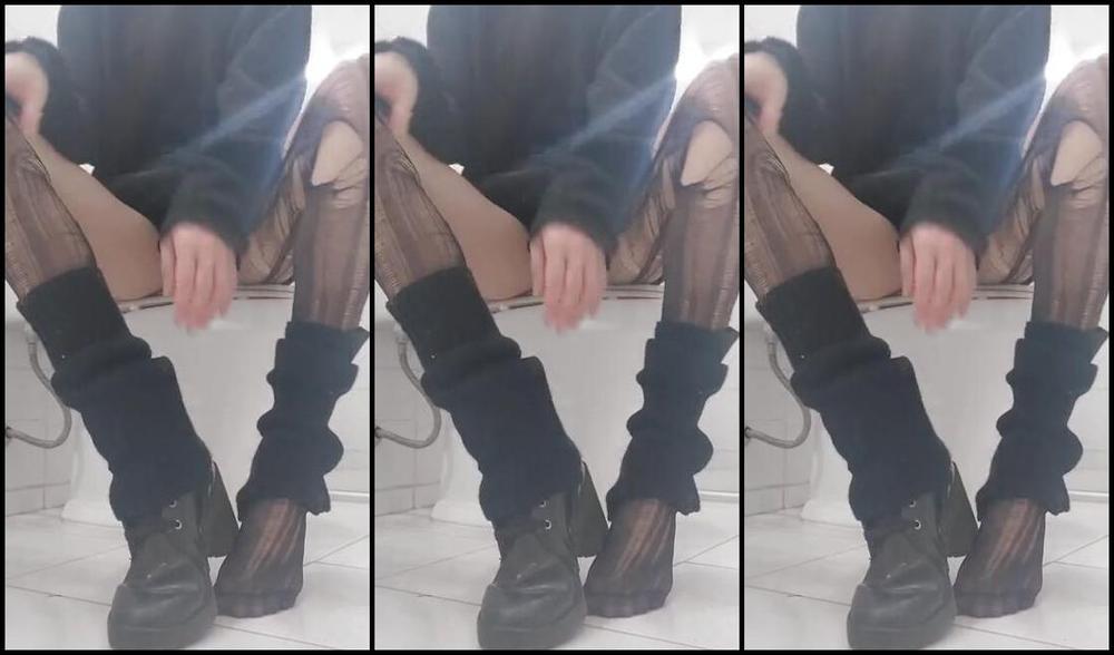 Sweetprincesscandy Nicknamed Sweetprincesscandy Onlyfans Shoes And Socks Removal