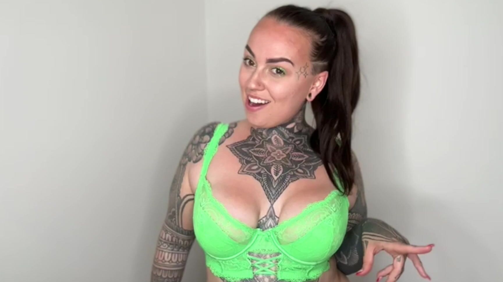 "MissValentina" bodyfatpercentage, feederfeedee, femdom, femdompov, gainingweight Domme Makes You Gain Weight manyvids