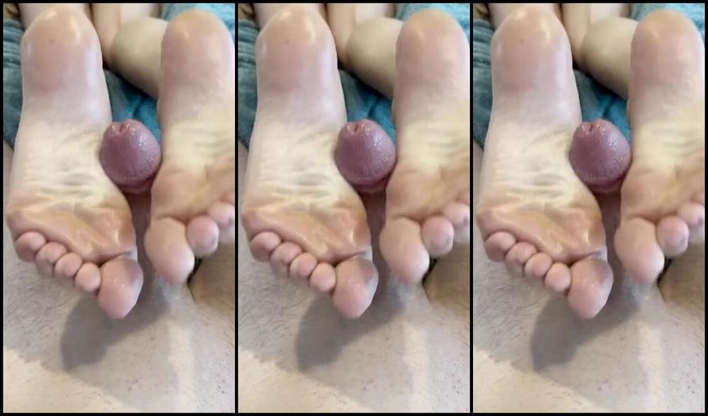 Brooke Jones Nicknamed Myposedtoesvip Onlyfans How Long Would You Last With My Stroking Your Cock In This Tiny Brown Dress Would You Try And Get