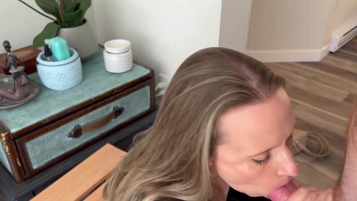 lolaroseblows On my way to job interview, had to give my man a deep throat blowjob! I’m a good MILF! Pornhub