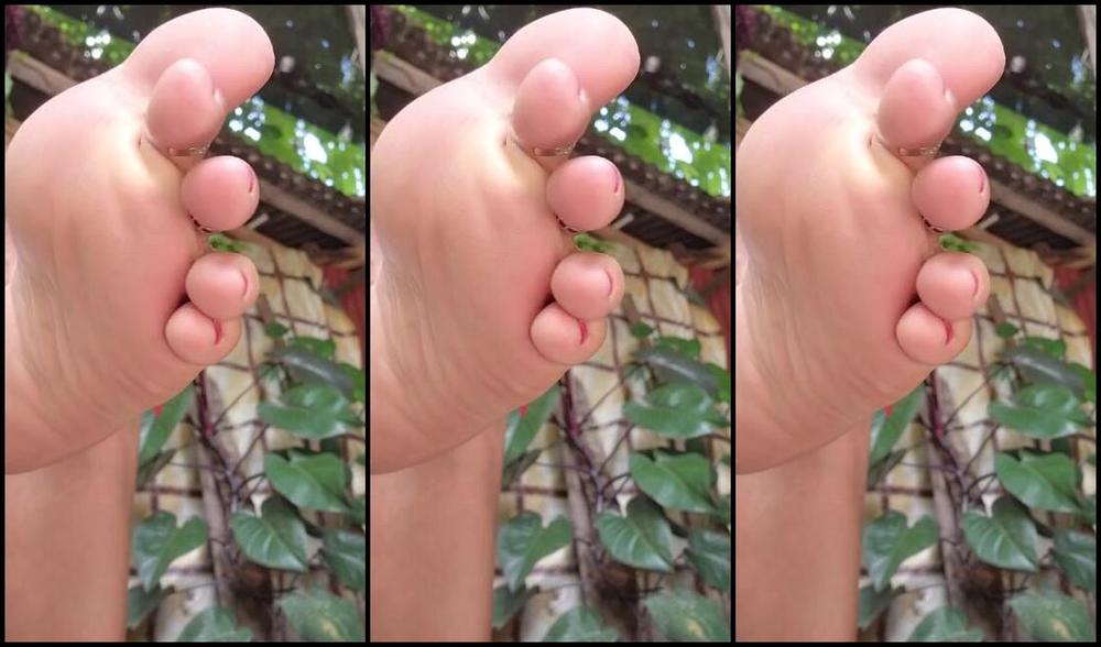 Meryann Aka Solesqueenrd Onlyfans New Pedicure Red Color New Hair Dark Color And Some Wrinkles Soles Wednesday Enjoy The View