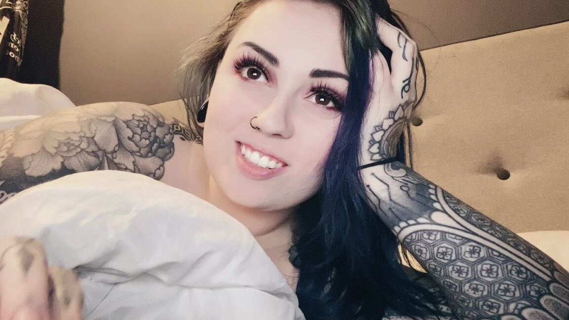 "MissValentina" cuckolding, ignore, socialmedia Messaging Another Guy Ignore manyvids