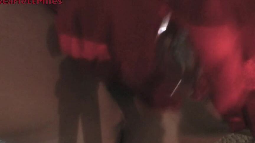 Scarlett Miles Fucking My Pussy As Mrs Clause