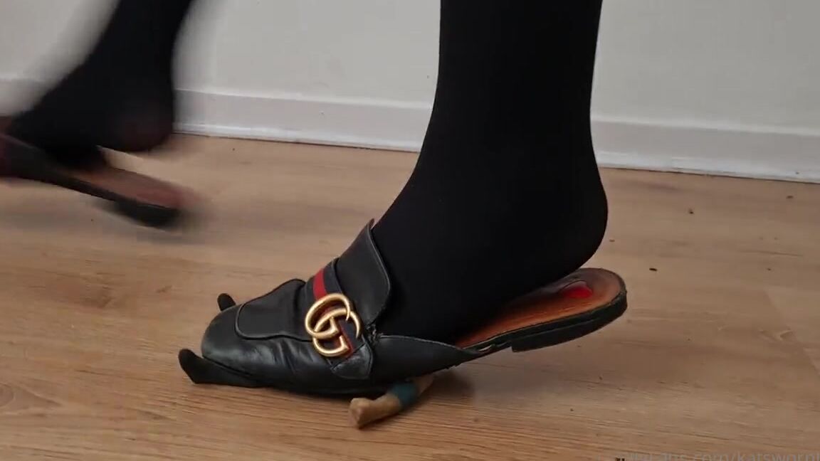 Kats Worn Heels Nicknamed Katswornheels Onlyfans Something For The Flats Mule Lovers Out There 2 Crushing Clips In Part 1 I Place