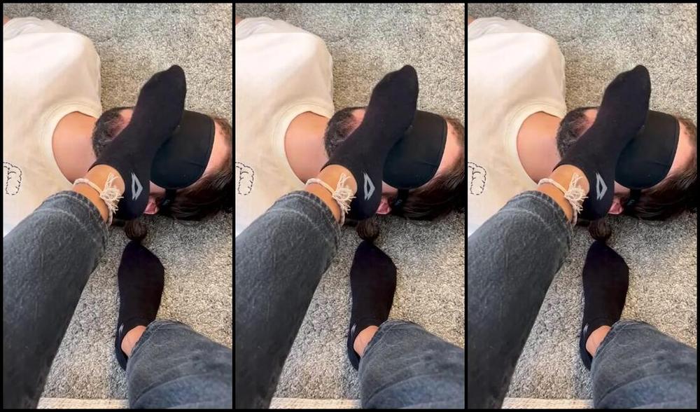 Stillsinning Nicknamed Stillsinning Onlyfans How Much Would You Give To Sniff My Two Day Worn Gym Socks You Dirty Foot Slut