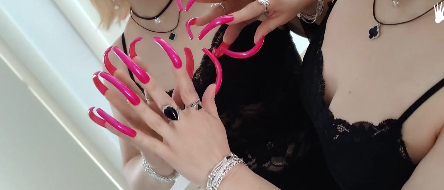 Lora Long Nails Nicknamed Loralongnails Onlyfans Mirror Long Nails Tapping