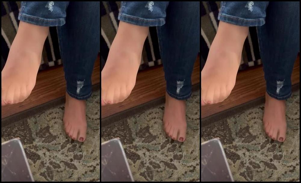 Shawna Nicknamed Granitegirl Onlyfans Quick Video Before Putting On My Uggs