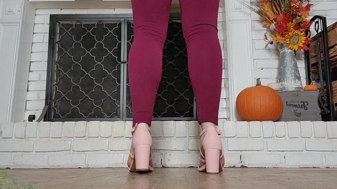 Dakota Charms Nicknamed Dakotacharms Onlyfans Heel Tapping