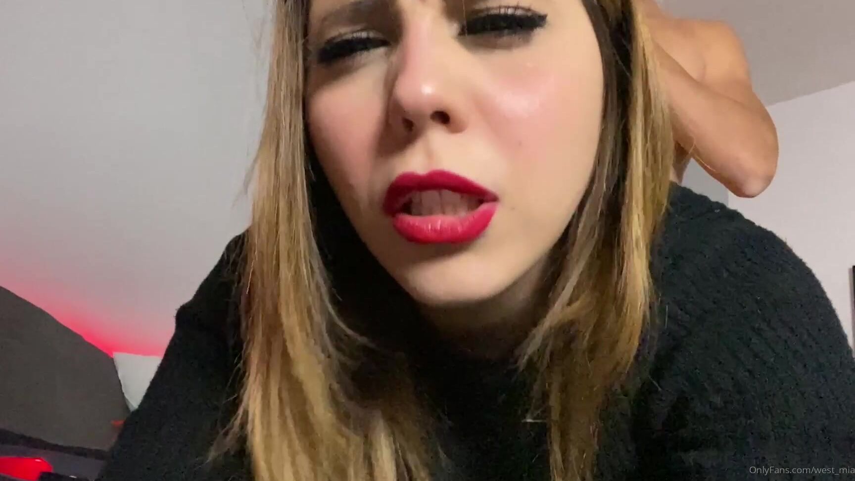 West Mia Hey Guys How Are You This Is The Video We Did For You For Hallowen Enjoy And Let Mia Kn