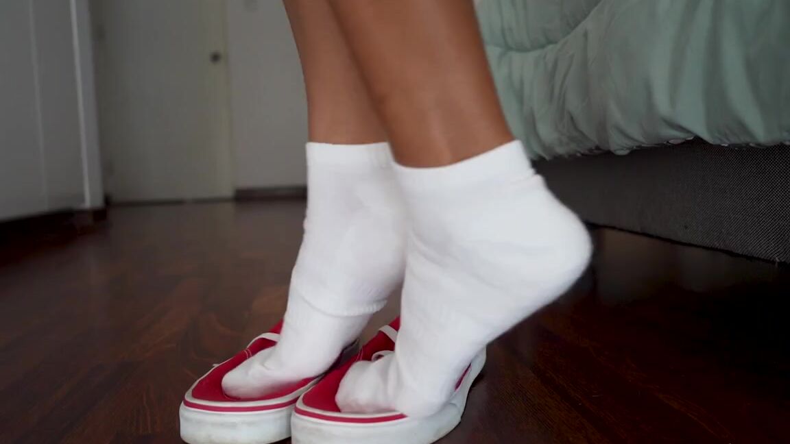 Mistress Enola Onlyfans It Doesnt Help That I Have Owned These Sneakers For Years And Have Let My Pretty Feet Sweat In Them L1P