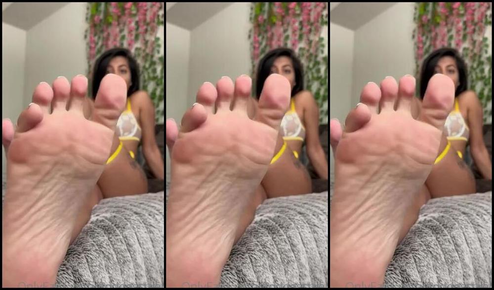 Goddess Nova Nicknamed Goddessnova 03 16 2023 Onlyfans Video Downward Dog For My Feet Do You Like Your Place On The Floor