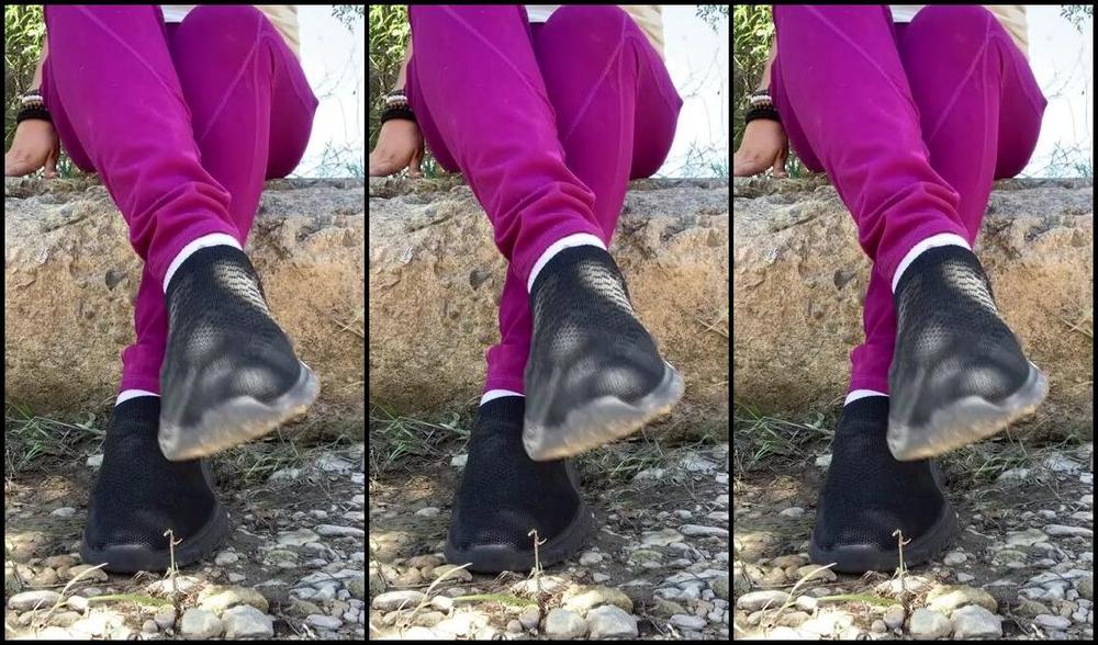 Natasha Aka Vibez3 Onlyfans Quick Sweaty Sock Removal At The Trails I Know You Wanna Sniff Them