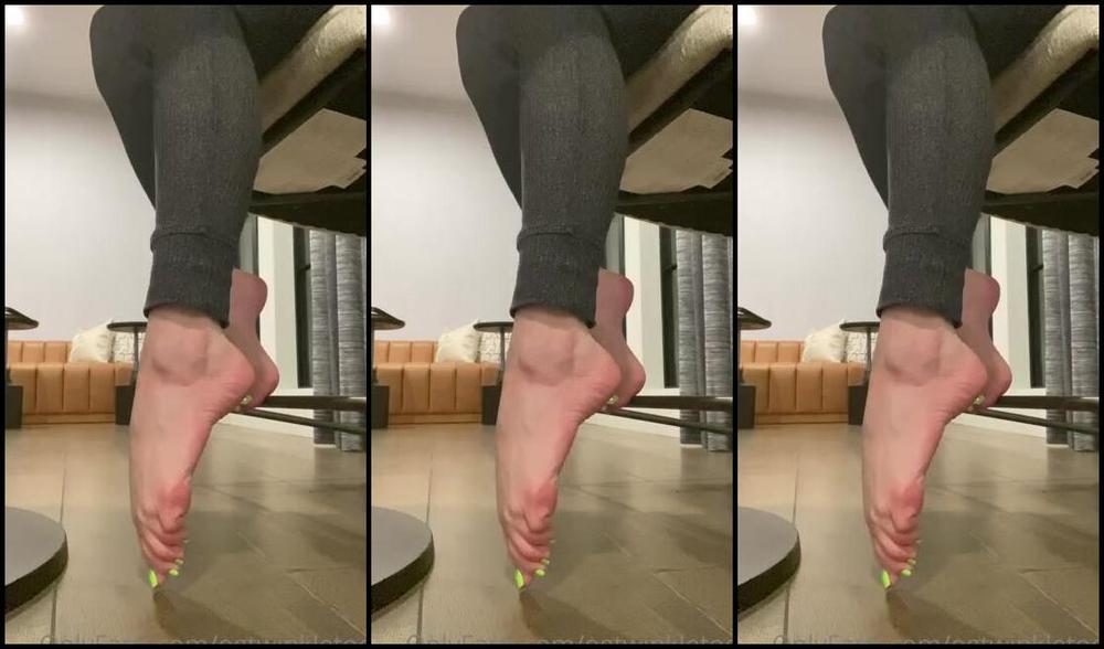 Waifu Jess Nicknamed Waifufeetmilkog Onlyfans Diamond Bow Mules 8