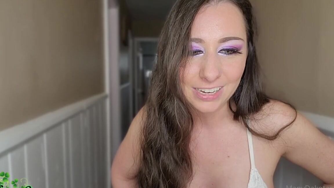 Dakota Charms Nicknamed Dakotacharms Onlyfans Giantess Q A Dakota Answers Giantess Questions And The Shows Off Her Mouth In The End