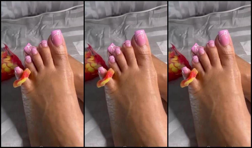 Queenjodiieetoes Aka Prettyfeetonly1800 Onlyfans I Got Something Sweet If You Gotta Sweet Tooth