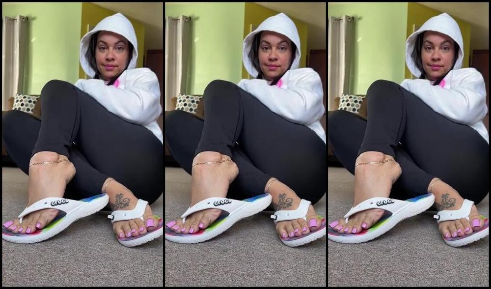 Deedeericanfeet Onlyfans As Requested More Shoe Play But In These New Croc Flip Flops