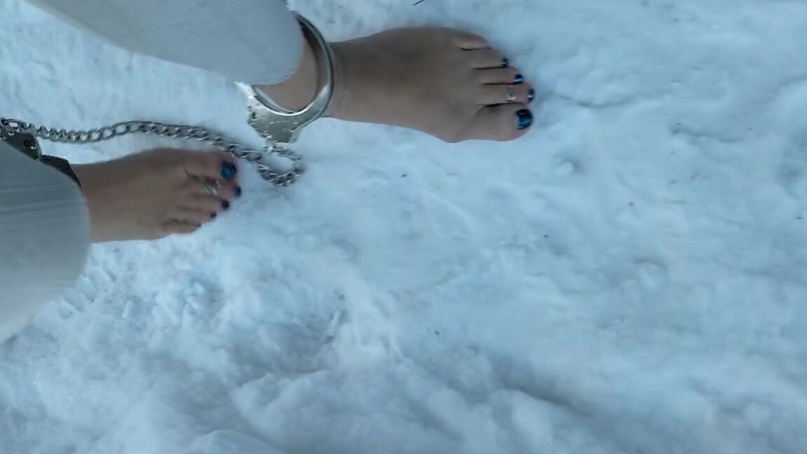 Frejas Submissive Feet Nicknamed Frejassubmissivefeet Onlyfans Wearing Shackles Outside In 15 C Master Said He Is Considering Letting Me Wear Shackles