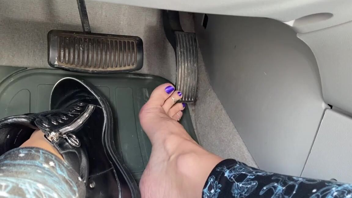 Lezlyan Nicknamed La Little Dancer Feet Onlyfans Pedal Pumping Is A Sure Way To Get You All Revved Up I Was Out