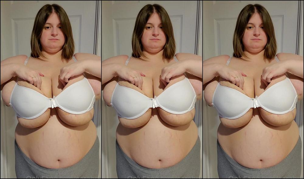 Sarahrae Figuring Out How To Put On This B Cup Bra Lol