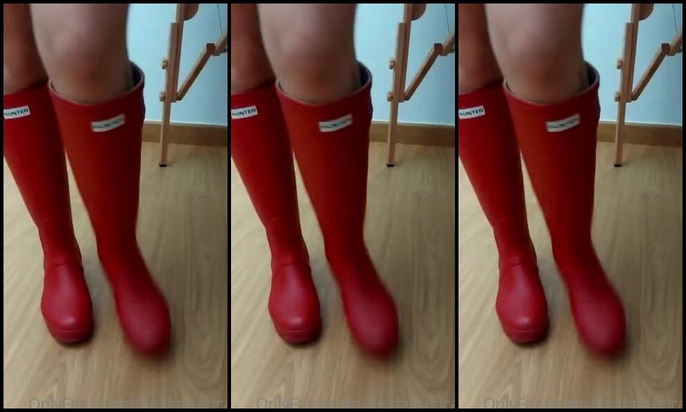 Fetish Domina Nicknamed Americafetish Onlyfans Das De Lluvia Das De Adorar Mis Sper Botas De Goma Hunter Tienes Un Fetiche Ven A Hablarlo Con