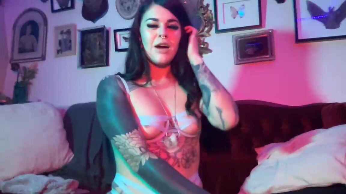 Suicidegirls Stream Started At Am Hiiii Sarahmoonsg Here I M Having A End Of An E