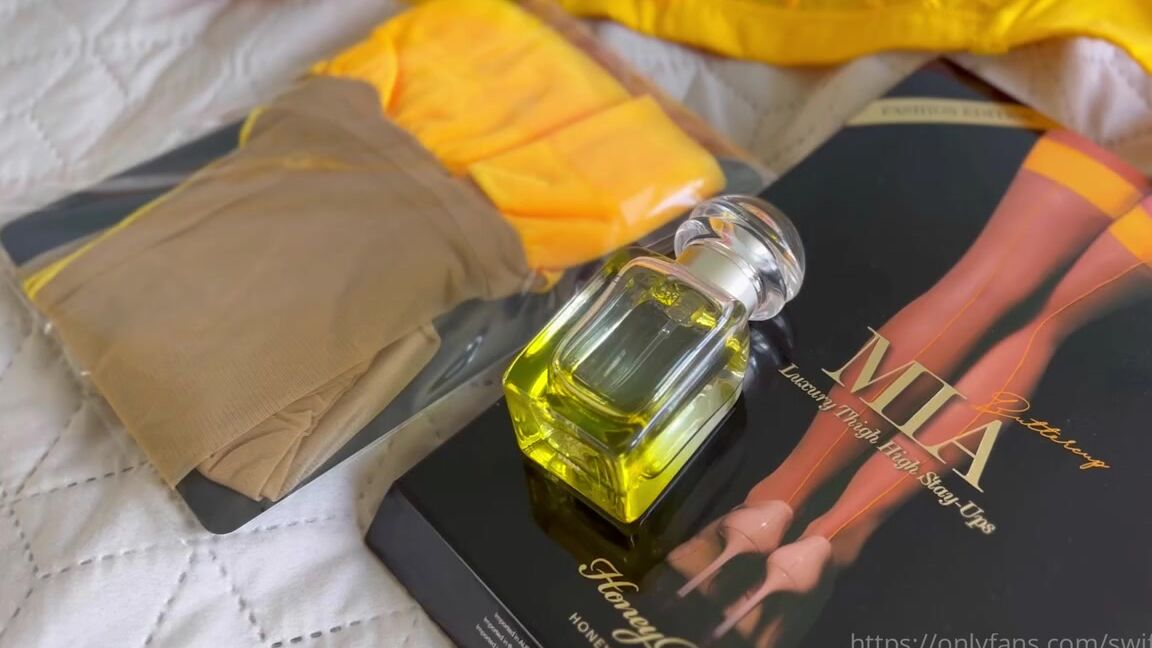 Swift Kiss Nicknamed Swiftkiss Onlyfans I Have A Bra In The Same Colour Do You Get Excited When You See Sexy Lingerie And Hosiery I M Ask