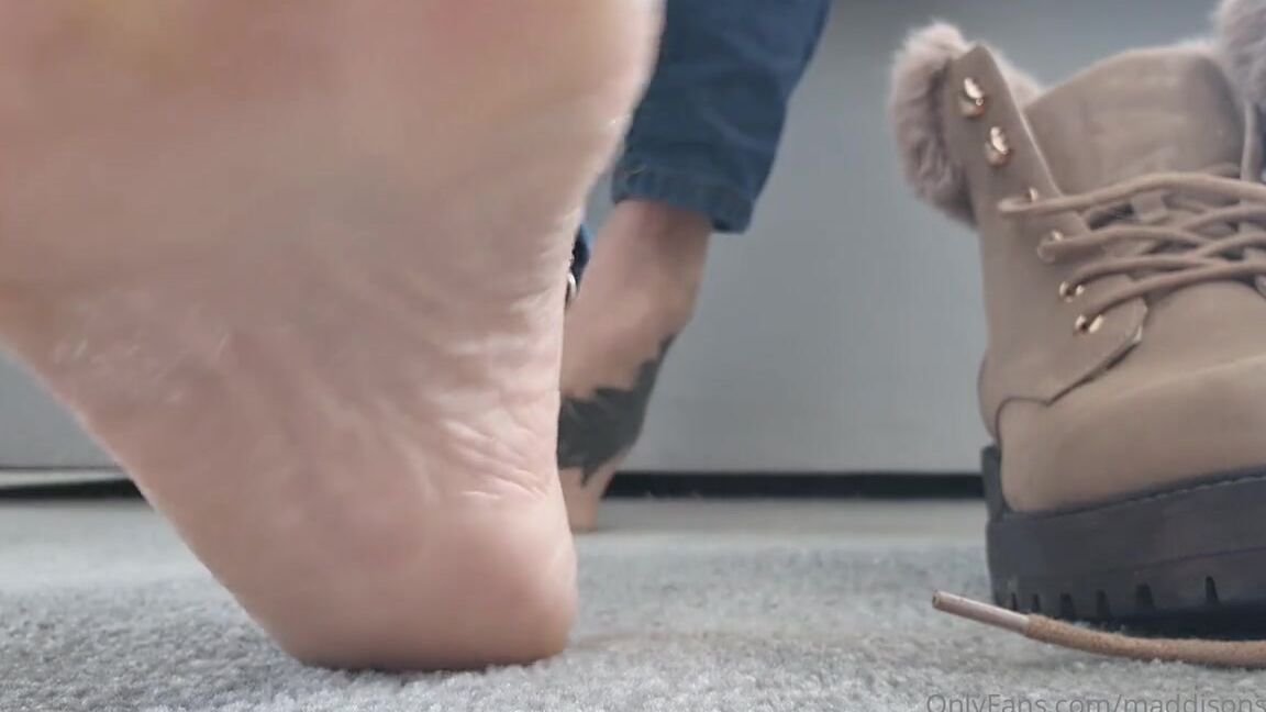 Maddison Spoilt Nicknamed Maddisonspoilt Onlyfans Love Putting My Socks And Boots On To Go Out Walking Couldnt Find A Pair That Match