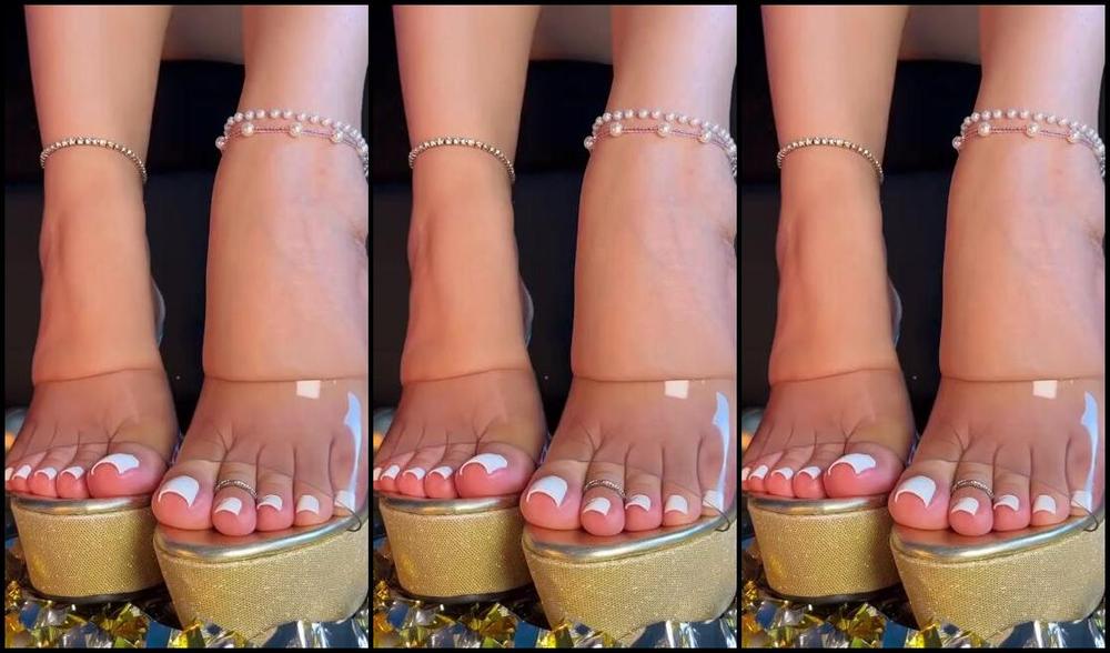 Goddess Cinnamon Aka Cinnamonfeet2 12 25 2024 Onlyfans Video Sending You Love And Warm Wishes This Christmas Eve