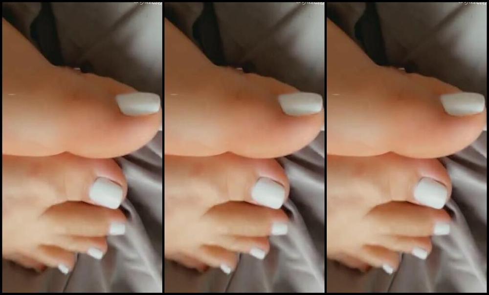 Sofieesoles Onlyfans A Little Throw Back To A Shorter Nail Before Acrylic This Was Taken In 2020