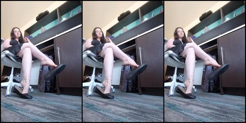 Jennysfeet Foot Fetish 06 21 2024 Onlyfans Video Flats Dangle Tease